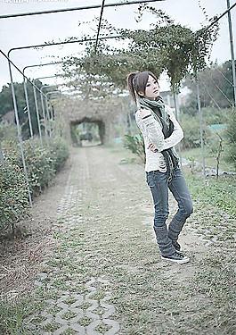 臺灣網絡人氣美女果子MM 灰色線衫圖片