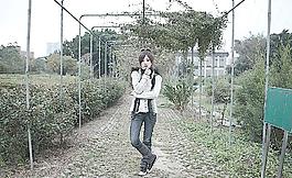 臺灣網絡人氣美女果子MM  灰色線衫圖片