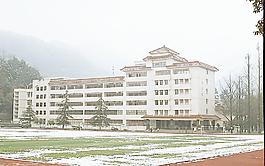 四川農業大學教學樓雪景圖片