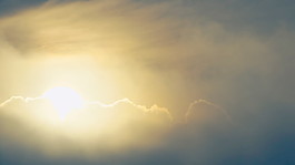 在多云的天空的股票視頻風景的太陽 視頻免費下載
