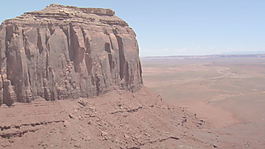 高高的紅色巖石峭壁股票視頻 視頻免費下載