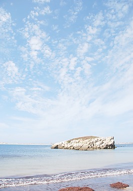 在Baleal海滩巨大的岩石（戏剧性的Cloudscape）