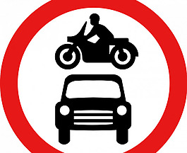 沒有汽車的道路矢量標志