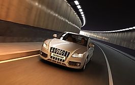 奔跑的汽車