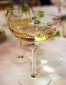香槟酒杯图片