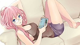 沙发上的少女
