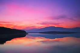 湖泊海報背景