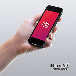 手拿iphone5s手機(jī)模型特寫psd素材