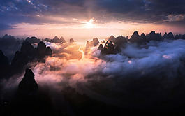 山頂日出背景