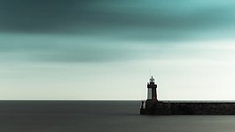海上灯塔背景图