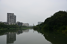 河道高楼倒影图片