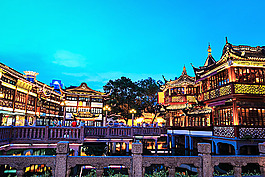 夜晚的古建筑群