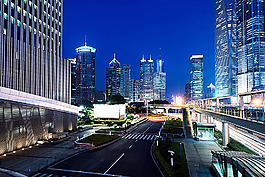 漂亮的城市建筑和道路夜