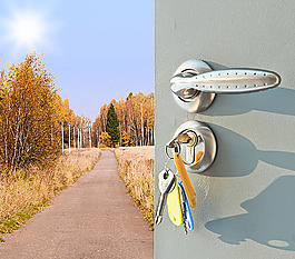 秋天馬路風(fēng)景與門鑰匙