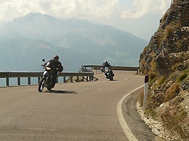 仙客來,摩托車,通過