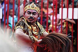 ebeg景點(diǎn),竹子節(jié)serayu,jathilan