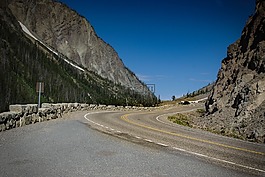 路,山,道路