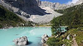 湖sorapis,白云岩,意大利阿尔卑斯山