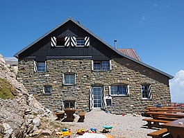berggasthaus 紅色巖石通,客棧,棚屋