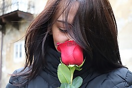 女孩與紅玫瑰,愛,微笑