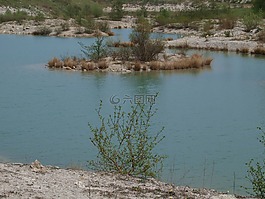 水,湖藍色,性質