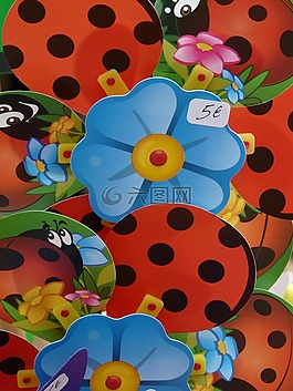 風(fēng)車(chē),花,瓢蟲(chóng)