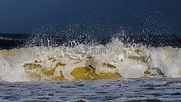波,砸,海