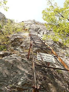 通過dell'amicizia,攀登平臺系統(tǒng),leiterweg