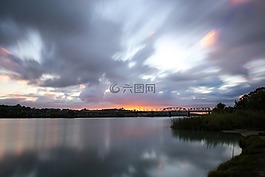 河,云,日出
