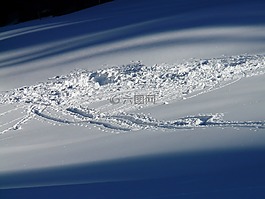 寒冬,深雪,雪