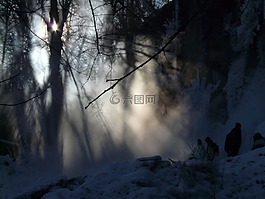 urach 瀑布,背光,霧