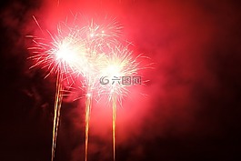 黑,水管爆裂,慶祝