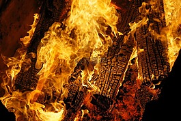 火,營(yíng)火,溫暖