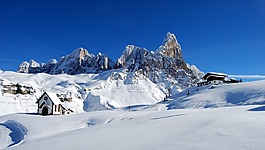白云巖,避難所,雪