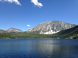 山,湖,雪