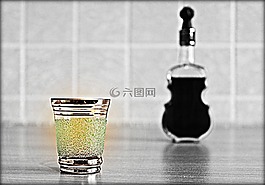 玻璃,酒精,小提琴