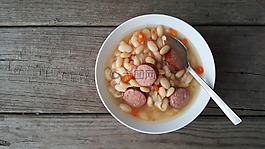 湯,香腸,豆類