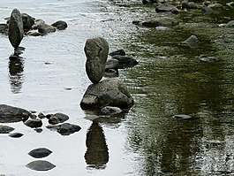 石頭,水,沉默