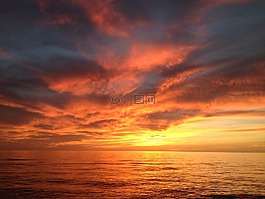 日落,紅色的天空,海洋