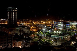 城市,拉斯 - 帕爾馬斯,夜