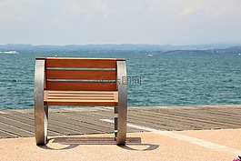 展望,加爾達,銀行