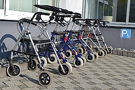 rollator,年長(zhǎng)者,殘疾人停車位