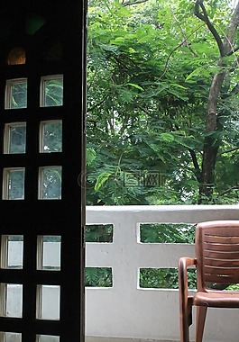 门,椅子,阳台