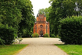 布施帕希姆,城堡公園,建設