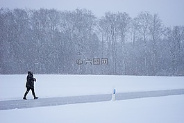 暴風雪,人,轉義