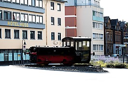 瘋草,機車,鐵路