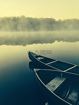 船,湖,霧