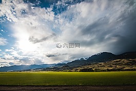 天空,云,綠色的田野