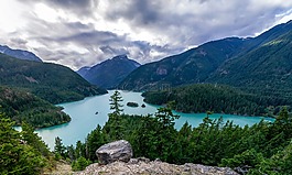 山下湖,碧綠的湖水,谷