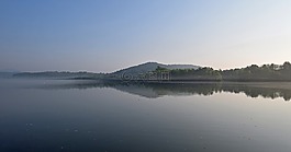 梅尔顿湖上有雾的早晨,雾,日出